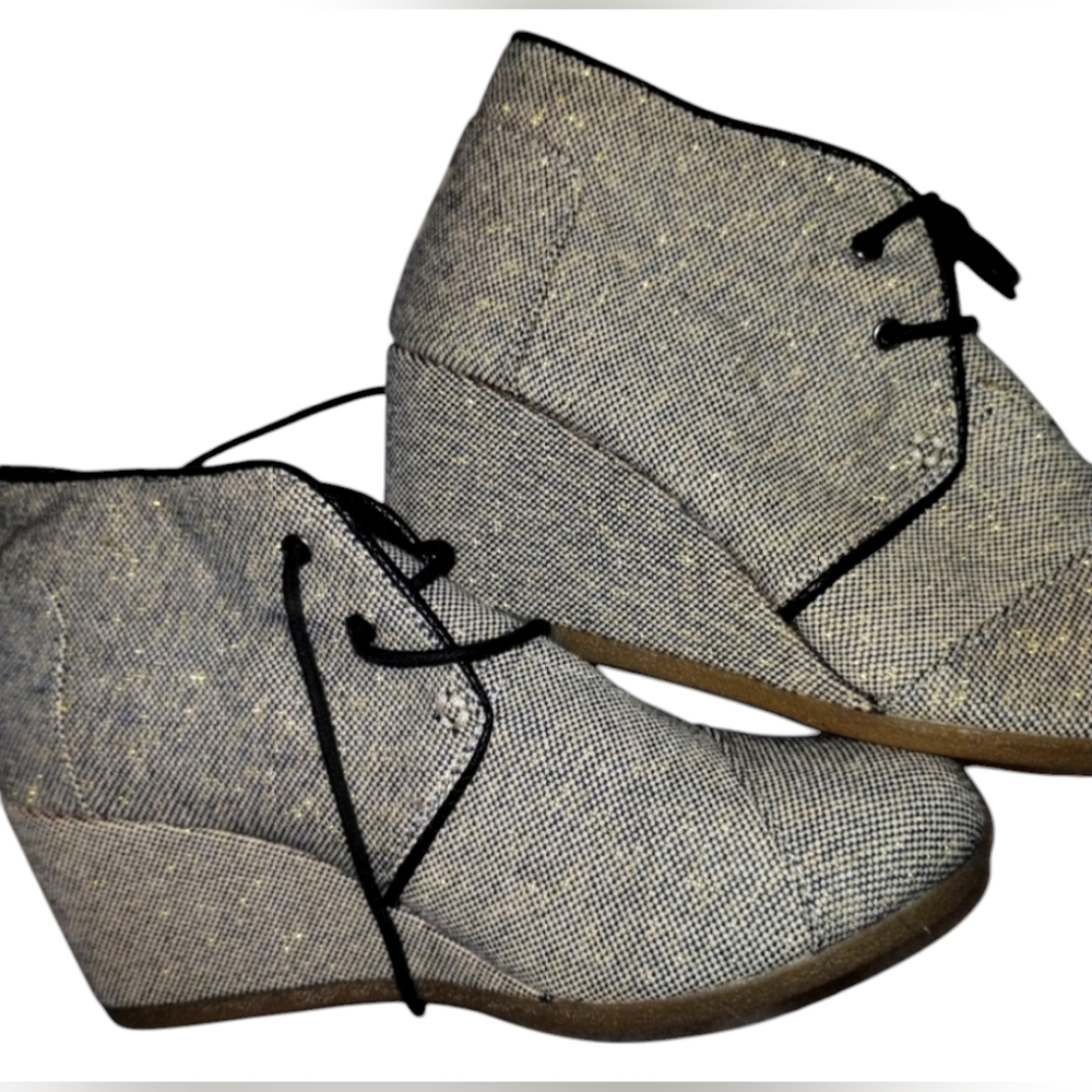 Toms, NWOT lace up mini herringbone wedge heeled booties, gray size 9.5